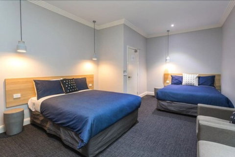 The Manhattan - Darwin Holiday 3