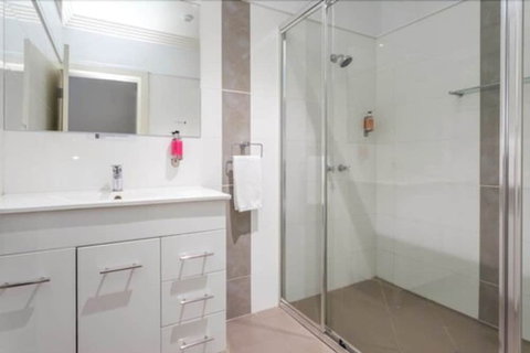 The Manhattan - Darwin Holiday 5