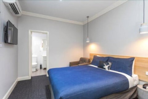 The Manhattan - Darwin Holiday 0