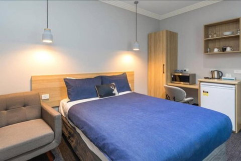 The Manhattan - Darwin Holiday 7