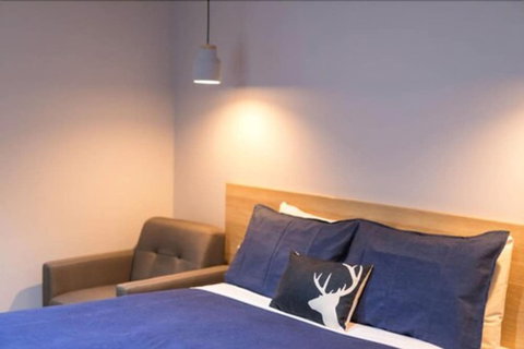 The Manhattan - Darwin Holiday 4