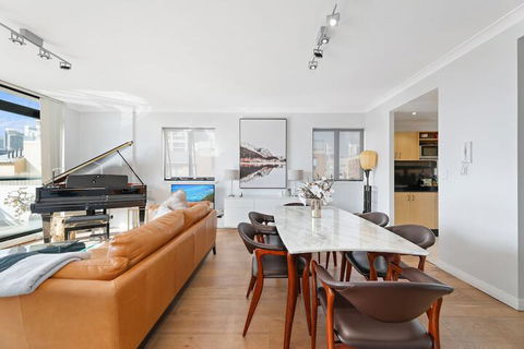 Darling Harbour Penthouse Views & Hot Tub - Darwin Holiday 6