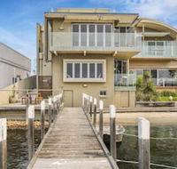 A Window on the Bay - Darwin Holiday