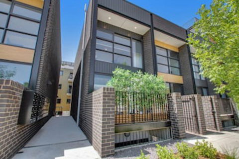 Accommodate Canberra - Parbery - Darwin Holiday 0