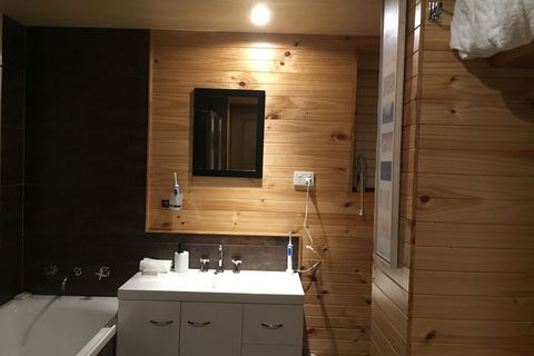 Mud Brick Cottage Cobungra - Darwin Holiday 4