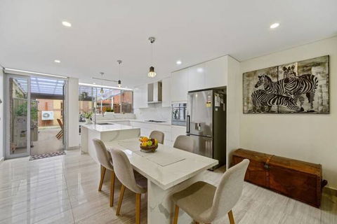 Luxurious New House Hidden Near Central CBD - Darwin Holiday 3