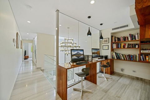 Luxurious New House Hidden Near Central CBD - Darwin Holiday 1