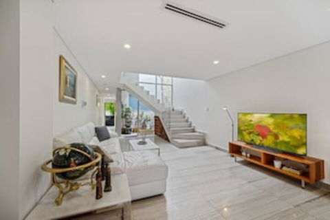 Luxurious New House Hidden Near Central CBD - Darwin Holiday 0