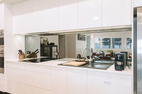 Deco Beach Luxury Apartments - Darwin Holiday 1