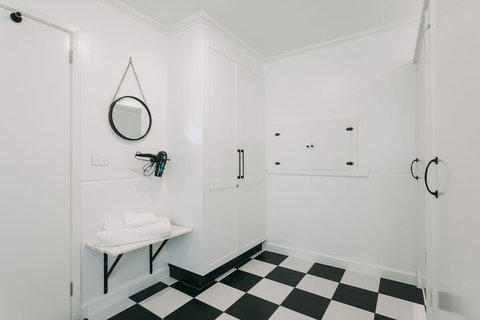 Deco Beach Luxury Apartments - Darwin Holiday 4