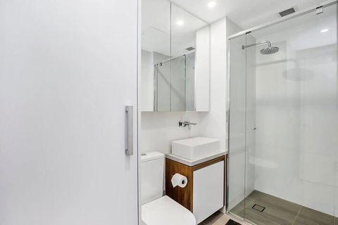 Bribane Chinatown 2bed Apt + Parking Pool Gym Qfv147 8 - Darwin Holiday 7