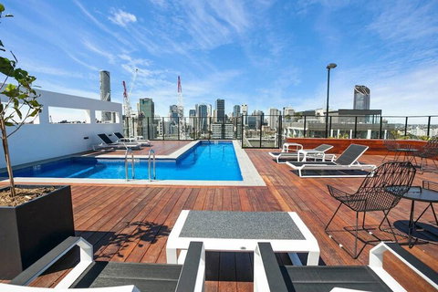 South Brisbane Funky 1 BED Parking Qsb027-18 - Darwin Holiday 7