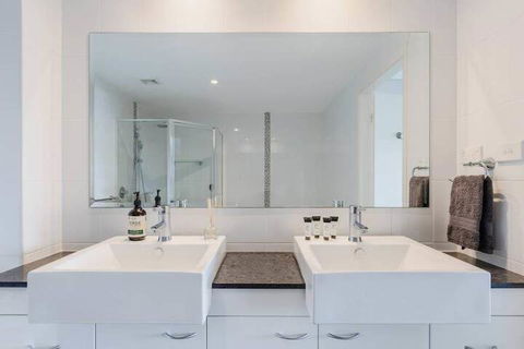 SOLARIS At Fingal Bay - Darwin Holiday 6