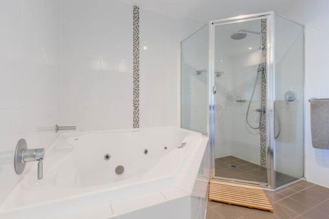 SOLARIS At Fingal Bay - Darwin Holiday 5