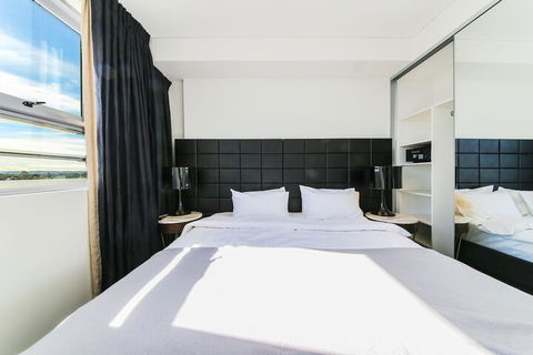 2 Bedroom Modern Apartment In Chatswood - Darwin Holiday 4