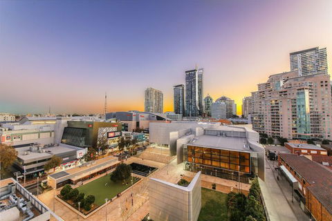 2 Bedroom Modern Apartment In Chatswood - Darwin Holiday 5