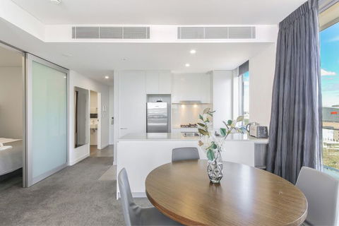 2 Bedroom Modern Apartment In Chatswood - Darwin Holiday 1