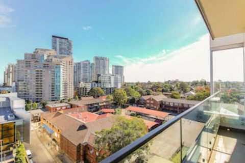 2 Bedroom Modern Apartment In Chatswood - Darwin Holiday 0