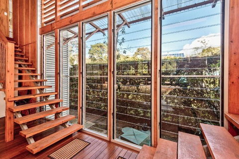 The Birdcage - Darwin Holiday 6