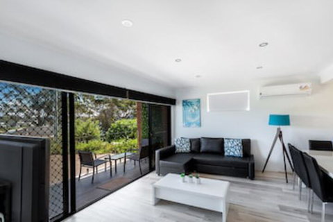 Randall Retreat 22A Randall Drive - Darwin Holiday 0