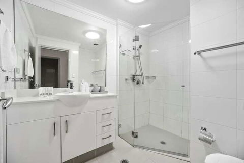 Stylish & Spacious Apt With Double Living Room - Darwin Holiday 6