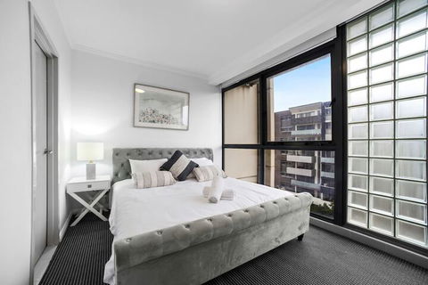 Stylish & Spacious Apt With Double Living Room - Darwin Holiday 2