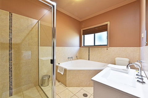 Ironstone Estate - Darwin Holiday 2