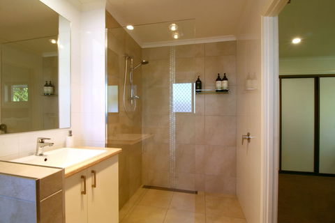 Noosa Heads Endless Summer Beach Retreat - Darwin Holiday 6