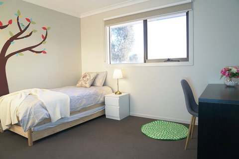 Cozy & Spacious House In Melbourne - Darwin Holiday 6