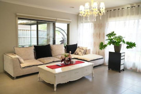 Cozy & Spacious House In Melbourne - Darwin Holiday 0