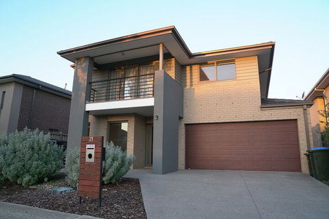Cozy & Spacious House In Melbourne - Darwin Holiday 1