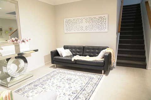 Cozy & Spacious House In Melbourne - Darwin Holiday 7