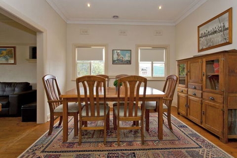 Red Brick Beauty - Central Cottage - Darwin Holiday 5