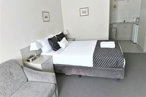 Fantasia Glenelg Studio Apartments - Darwin Holiday 5