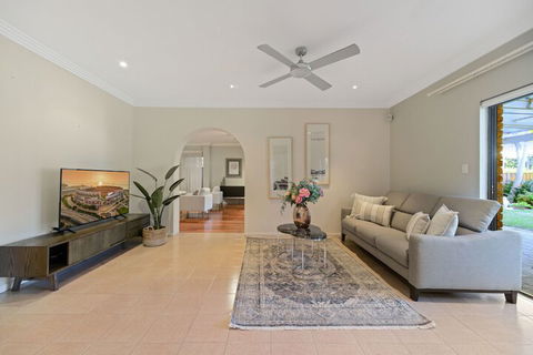 HomeHotel 4 Bedroom & Homeoffice With Nice Pool - Darwin Holiday 3