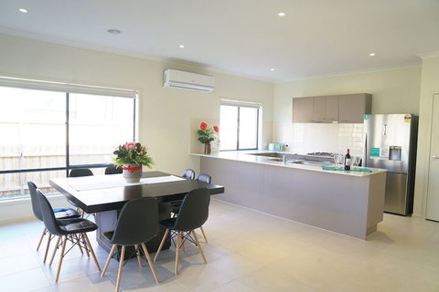 Brand New 4 Bedrooms House - Darwin Holiday 4