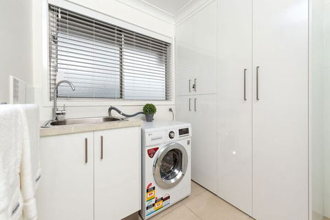 Sleeping In Style Central & Sophisticated - Darwin Holiday 6