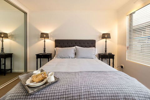 The Manhattan Central & Sophisticated - Darwin Holiday 5