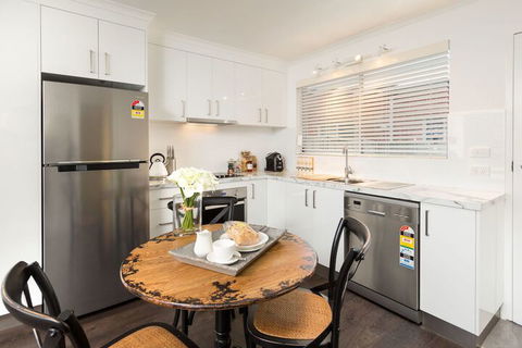 The Manhattan Central & Sophisticated - Darwin Holiday 2