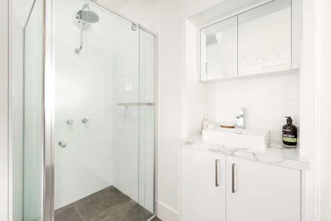 The Manhattan Central & Sophisticated - Darwin Holiday 6