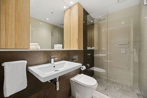 New 2 Bedroom Apt Minutes Walking To Darling Harbour - Darwin Holiday 4