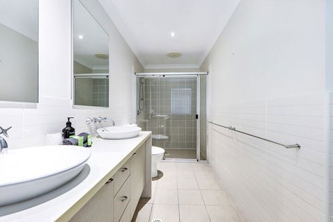 Large House With Pool - Darwin Holiday 4