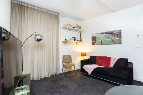 Imogen, Melbourne Studio Apartment - Darwin Holiday 5