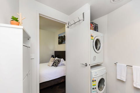 Imogen, Melbourne Studio Apartment - Darwin Holiday 6