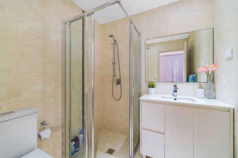 Stylish Apartment Near Airport & Station - Darwin Holiday 5