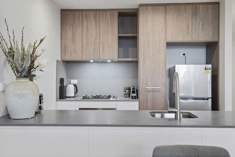 HomeHotel Luxury & New 2 Bedroom Apartment - Darwin Holiday 6