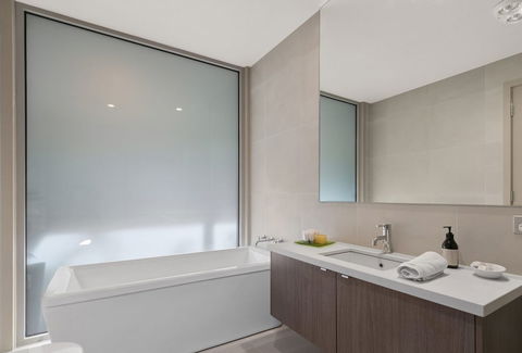 Grossard Point The Lighthouse Ventnor - Darwin Holiday 5