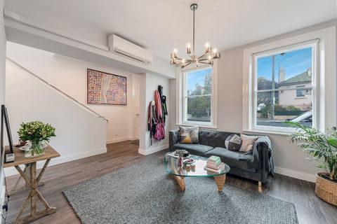 City Retreat Hobart - Darwin Holiday 3