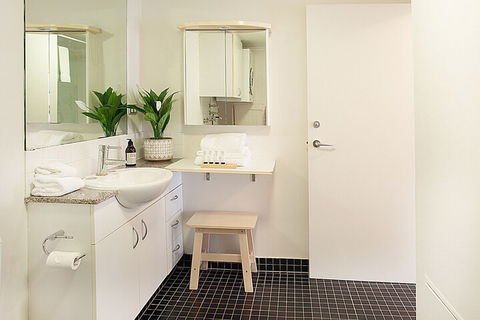 Urban Rest The Elizabeth 1 Bed - Darwin Holiday 1