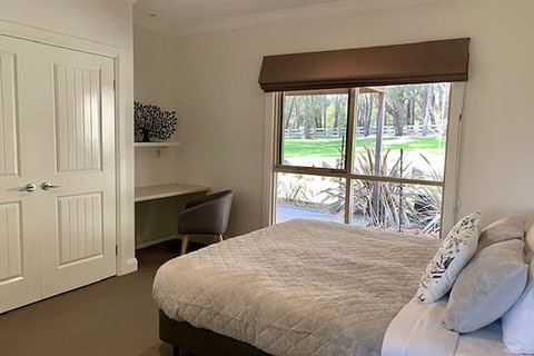 Grand Gippsland Home Sleeps Up To 28 - Darwin Holiday 6